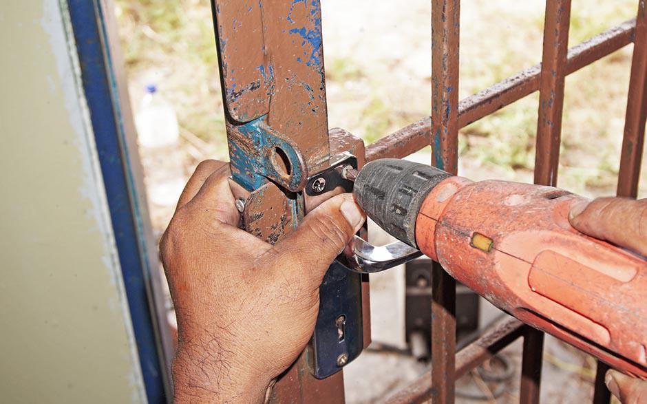 changer barillet porte garage Courdimanche